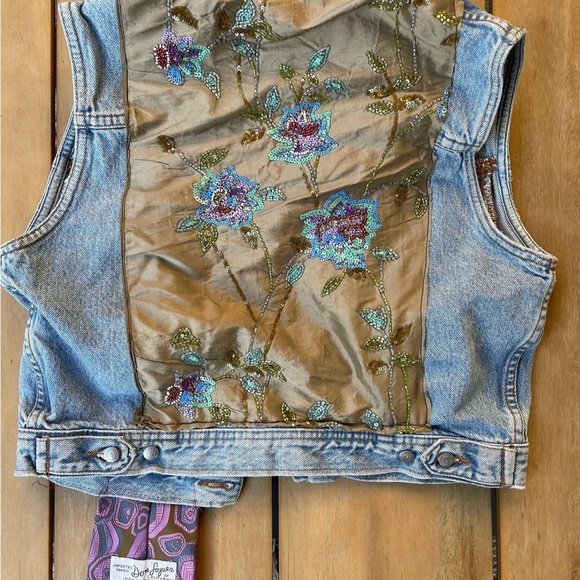 All Vintage reworked one of a kind vest - Picture 3 of 3